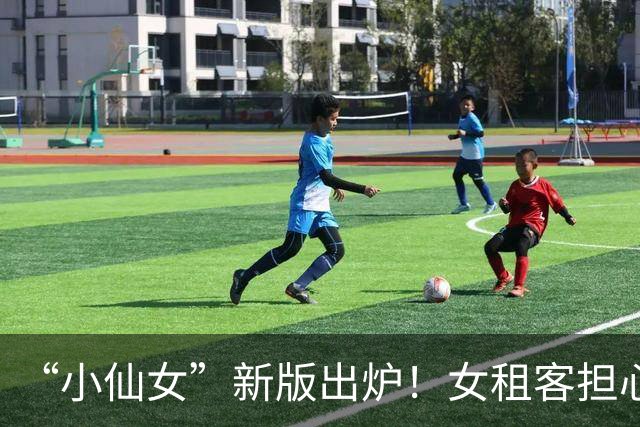 “小仙女”新版出炉！女租客担心出租屋藏偷拍设备报警求助，看到民警胸前执法记录仪，拍照发网上吐槽引发网友怒斥